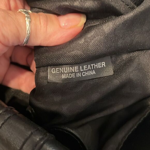 Perlina large black leather handbag 3 inside 1 outside zip pockets EUC - Picture 15 of 17